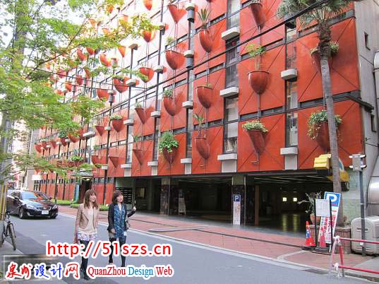 大阪的建筑外立面垂直花园Gaetano Pesce
