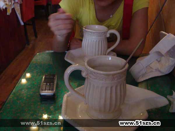 张三疯奶茶店
